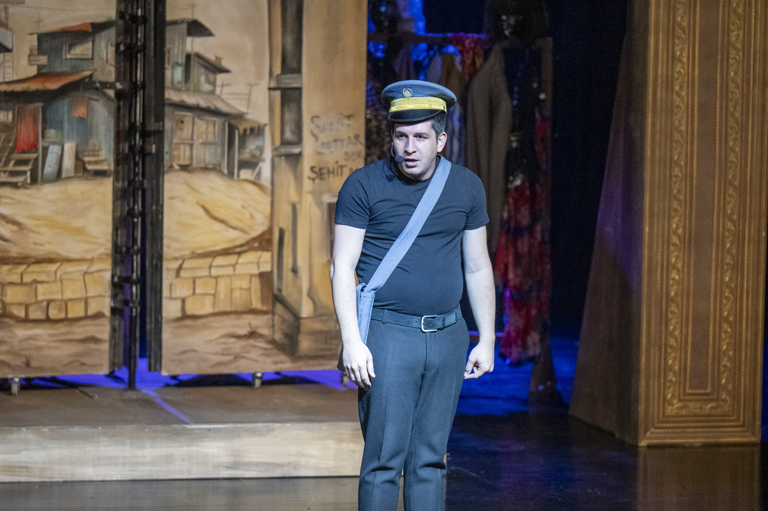 "MERSİN ŞEHİR TİYATROSU İLE SAHNE IŞIKLARI MERSİN’DE YANDI"