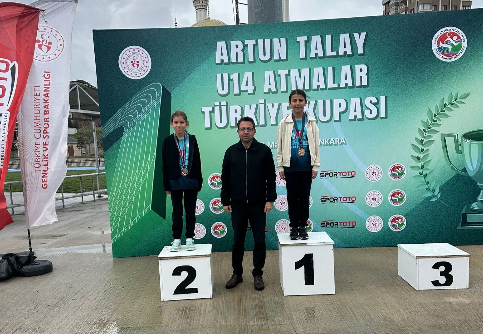 “Sporcularımızı tebrik ediyor ailelerini kutluyorum"