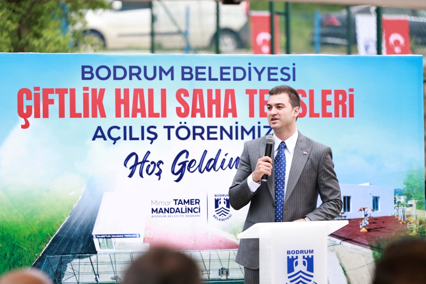 " Çiftlik Halı Saha Tesisleri Vatandaşların Kullanımına Açıldı"
