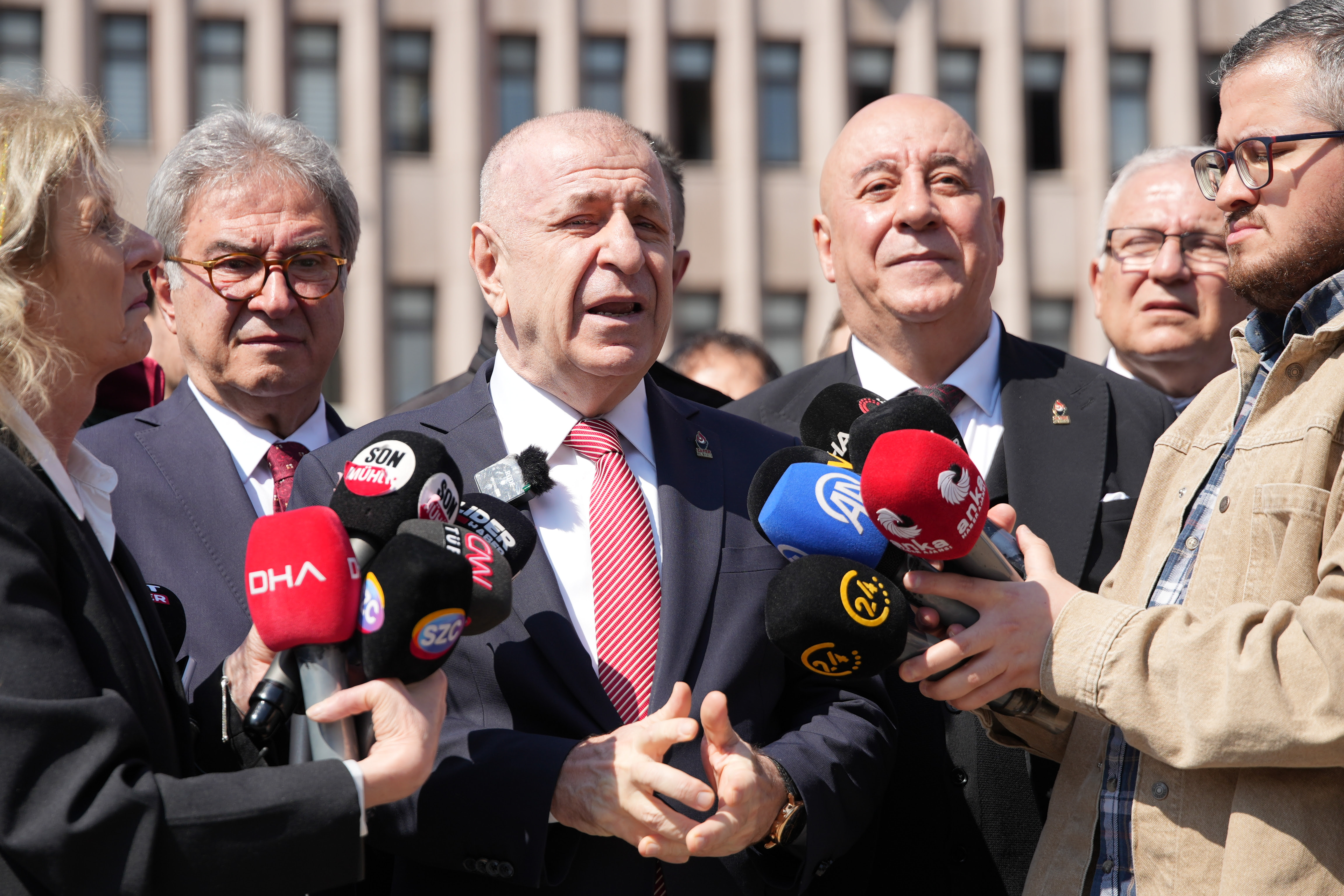 "Prof. Dr. Ümit Özdağ, HÜDA-PAR tarafından açılan davadan beraat etti."