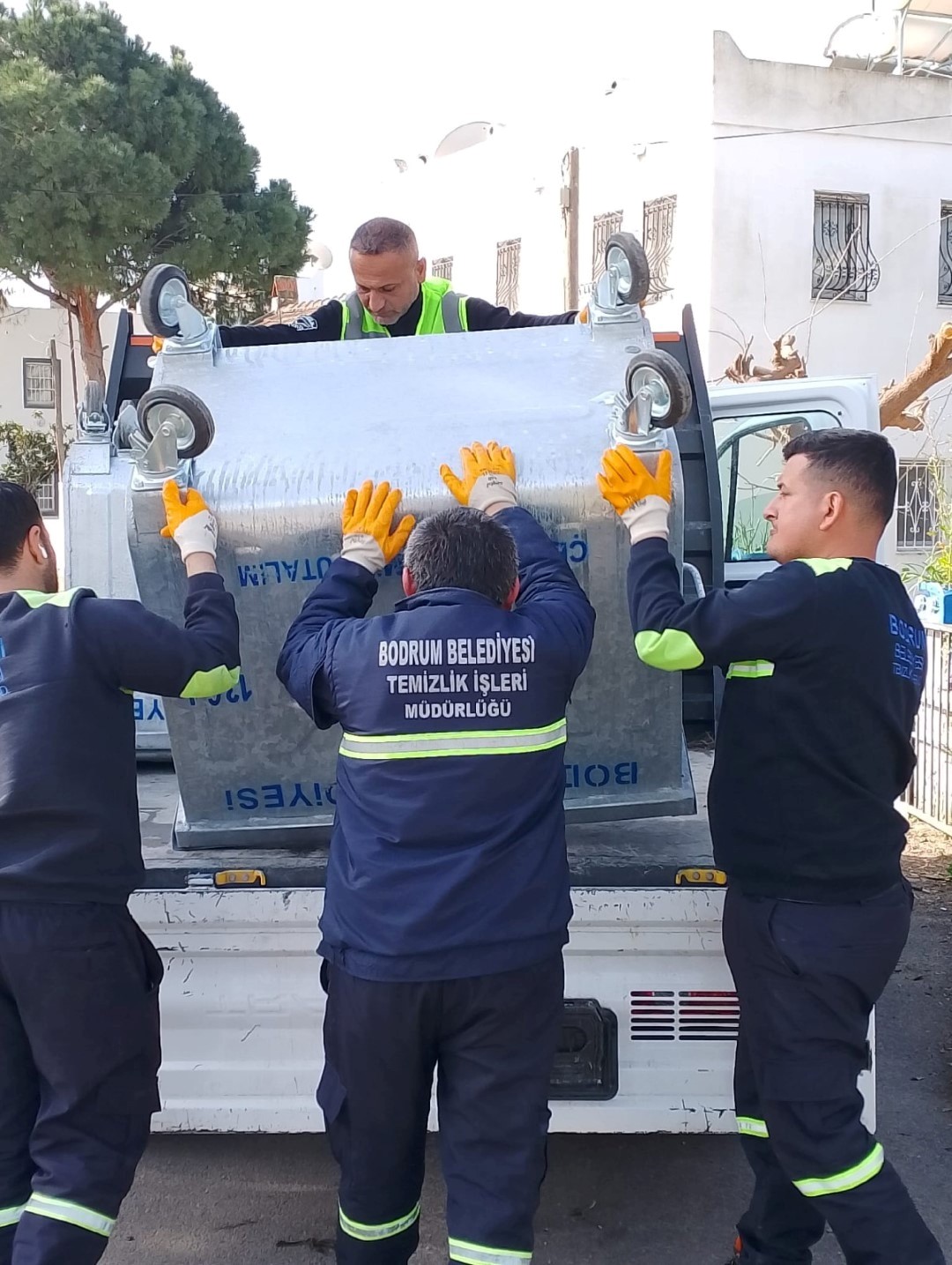 "Belediyeden Konteyner Yenileme Çalışmaları"