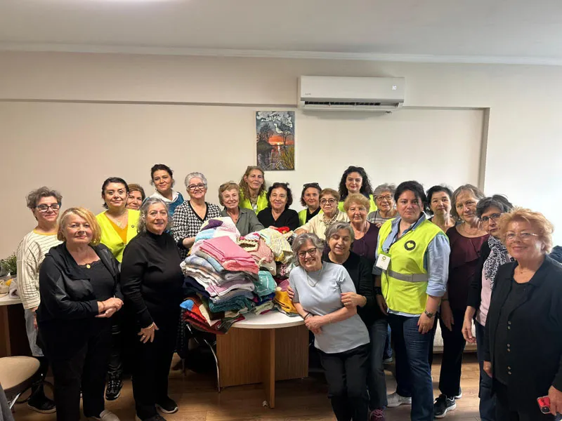 "Karşıyaka’nın Çınarlarından Yürekleri Isıtan Dayanışma Örneği"