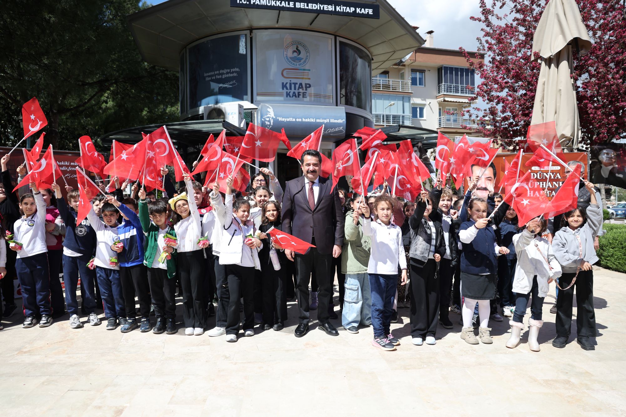 "PAMUKKALE’DE KÜTÜPHANELER HAFTASI KİTAP KAFE’DE KUTLANDI"