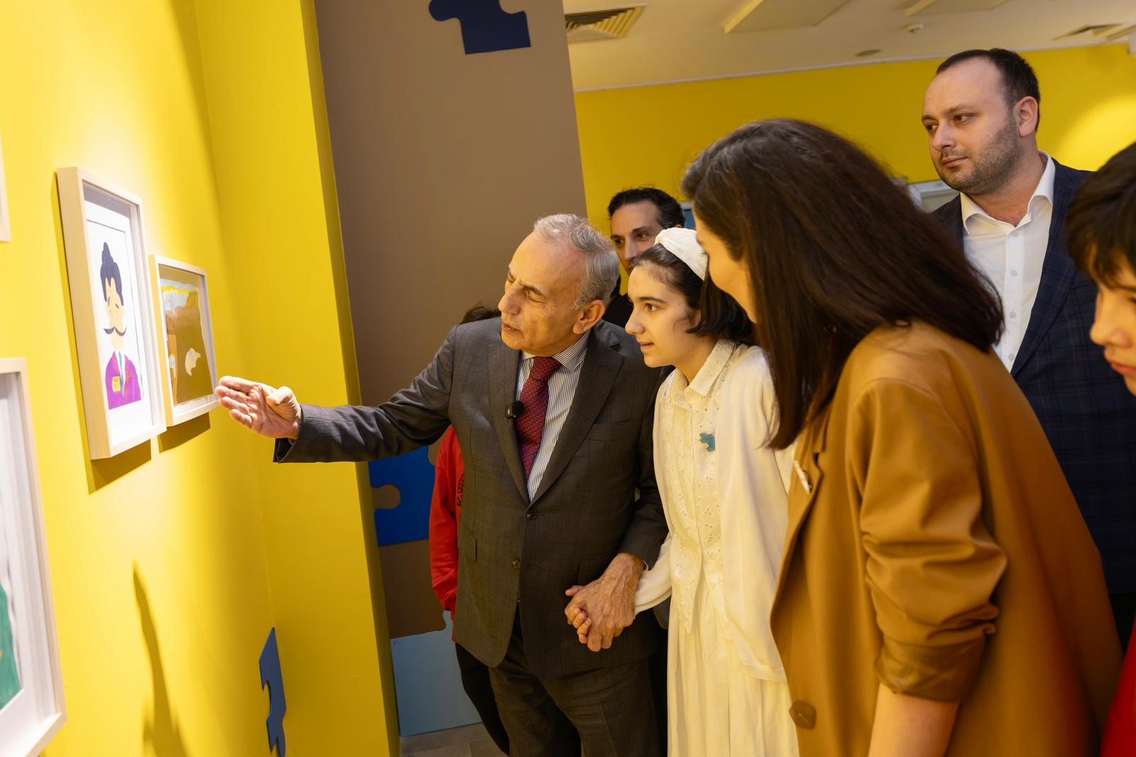 "AYŞEGÜL’ÜN SERGİSİ BÜYÜK İLGİ GÖRDÜ"