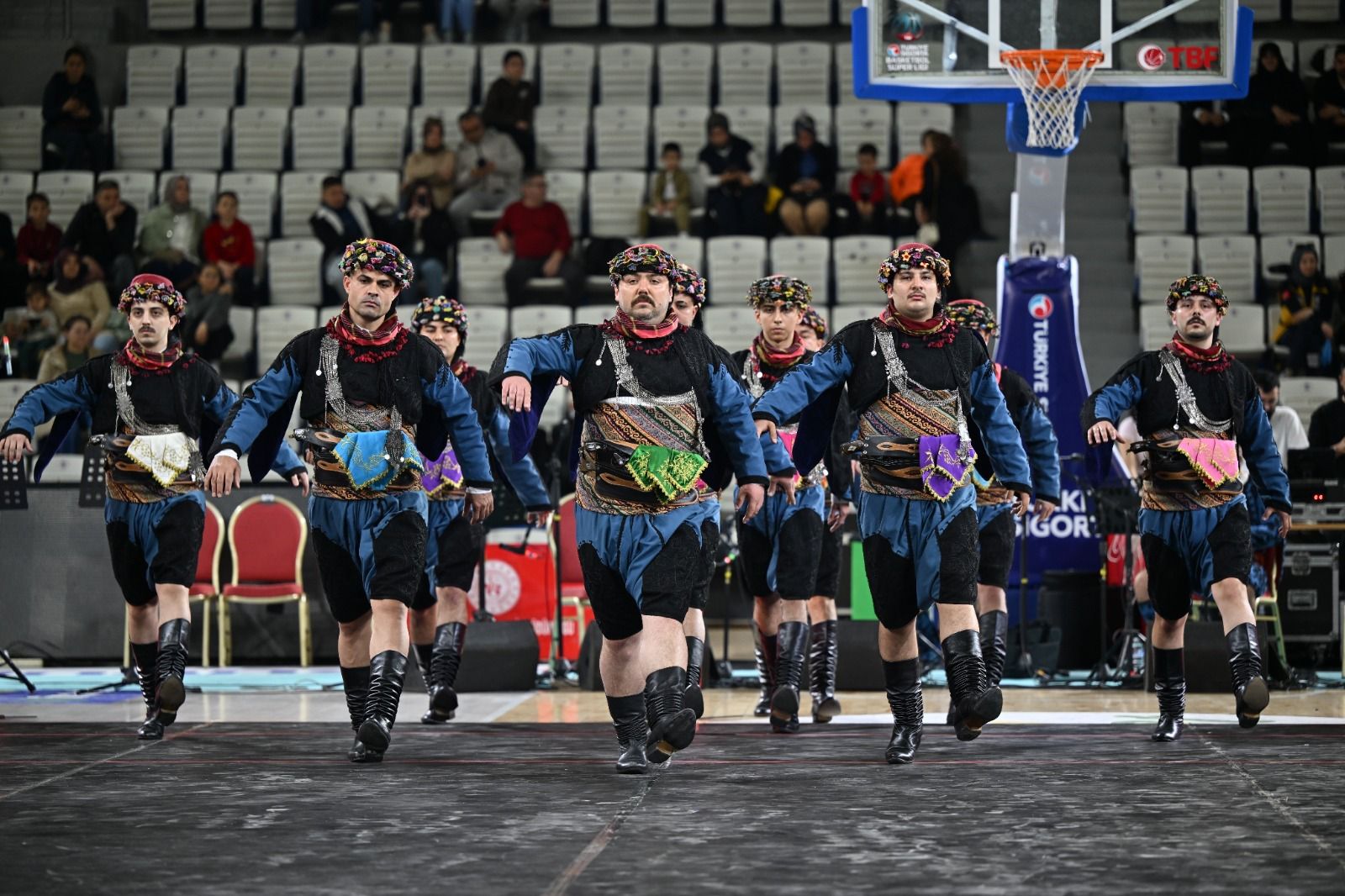 "Halk Oyunları Yarışmasına Manisa Büyükşehir Belediyespor Damga Vurdu"