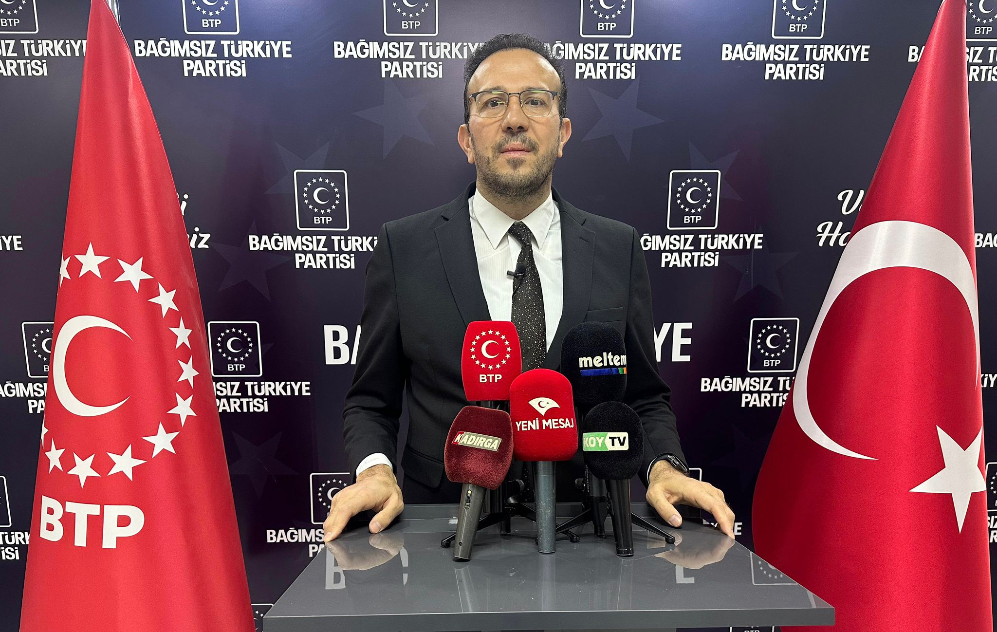 "İran halkı emperyalizme diz çöktürdü"