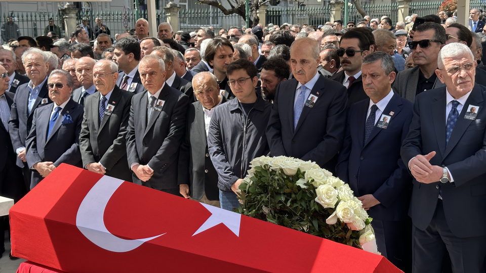 Hüsamettin Cindoruk son yolculuğuna uğurlandı.