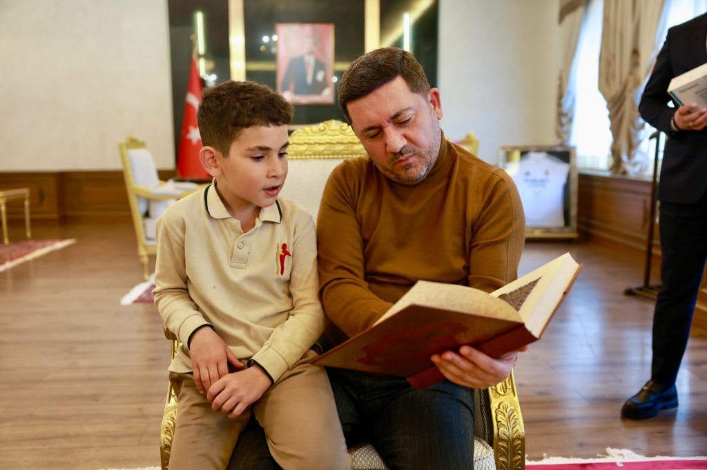 Rasim Başkan, Minik Hayranını Belediyede Ağırladı