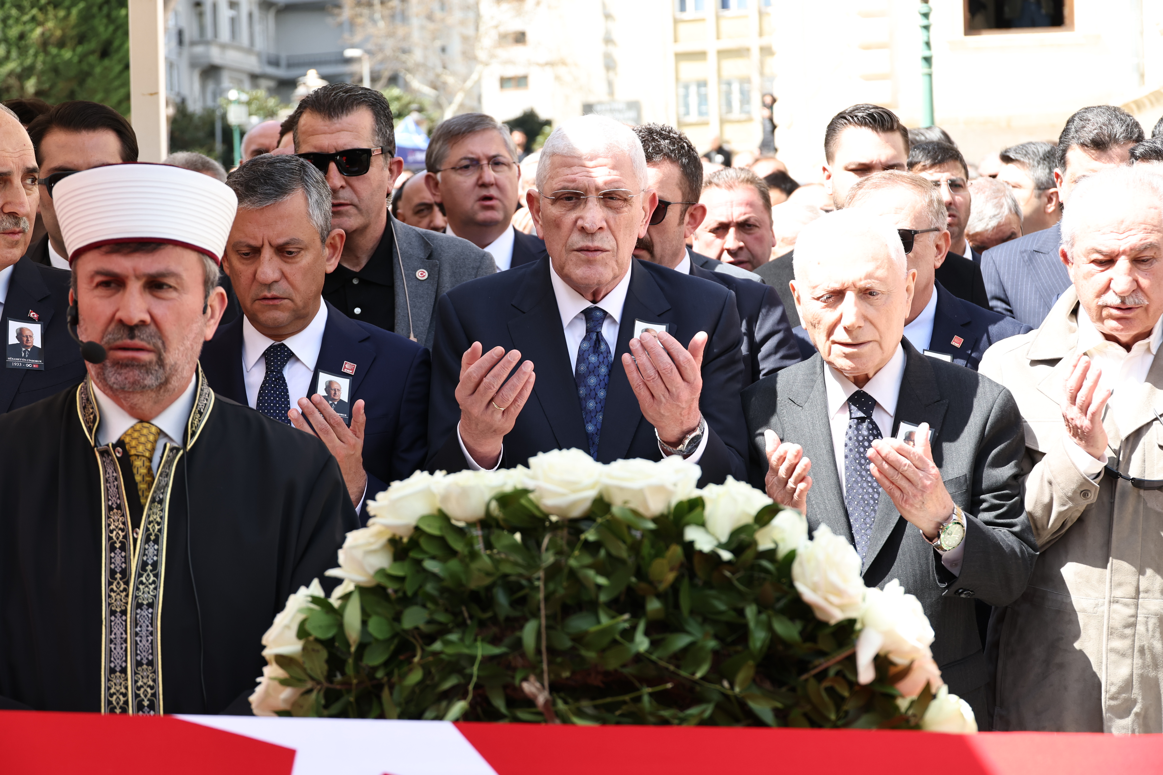 Hüsamettin Cindoruk son yolculuğuna uğurlandı.
