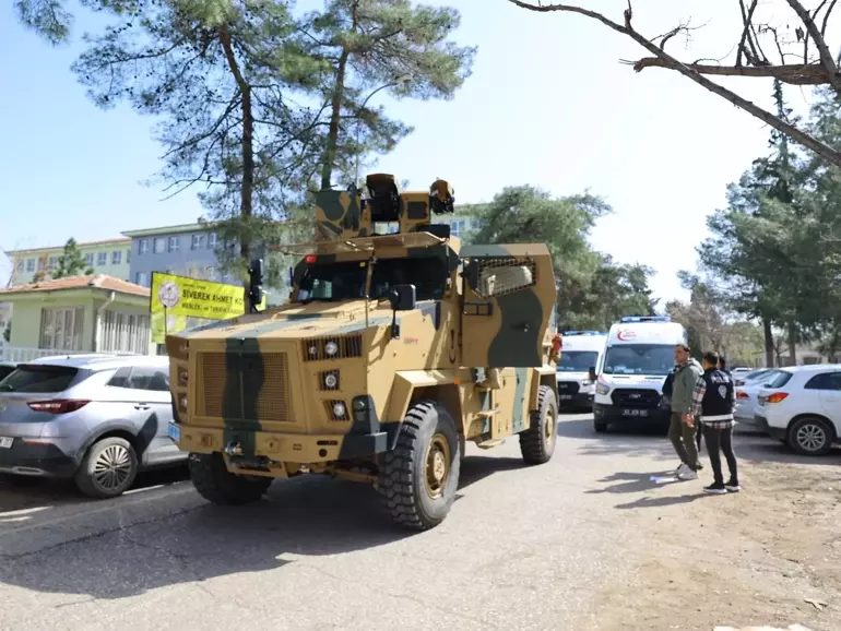 Av tüfeğiyle liseye giren bir kişi rastgele ateş açtı.