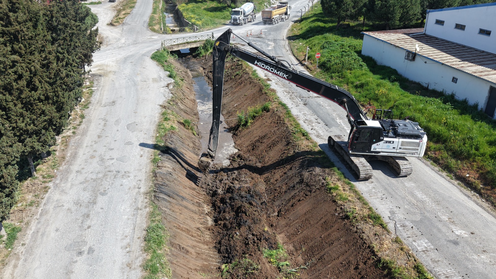 "Akhisar’da 5 Kilometrelik Dere Hattı Temizleniyor"