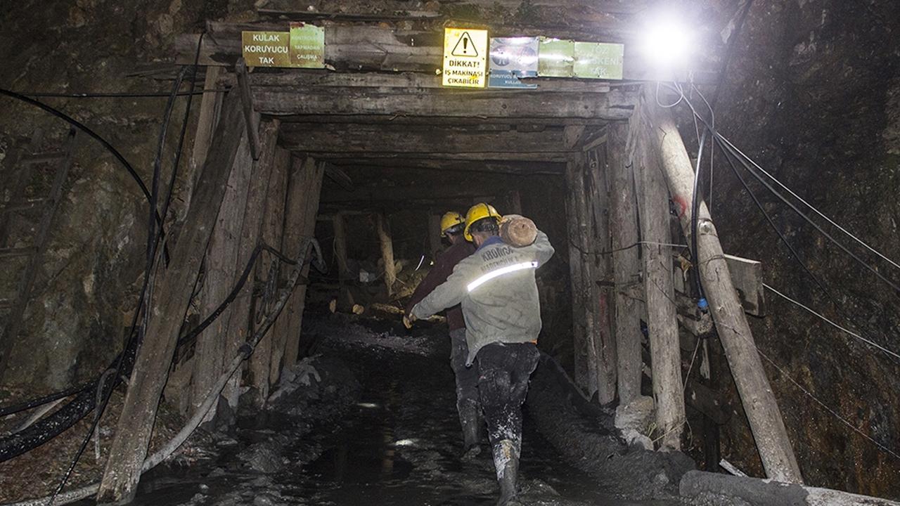 MADENCİLERDEN BAKANLIK ÖNÜNDE EYLEM...
