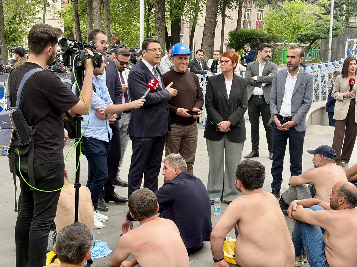 Milletvekili İdris Şahin:  “Madencilerimiz Kurtuluş Parkı'nda tarihe altın harflerle yazılacak bir direniş gerçekleştiriyor.  Bu görüntüler iktidarın ve sermayenin hesabına bir utanç vesikası olarak yazılacak.  İktidar sahipleri bu haksızlık ve hukuksuzlu