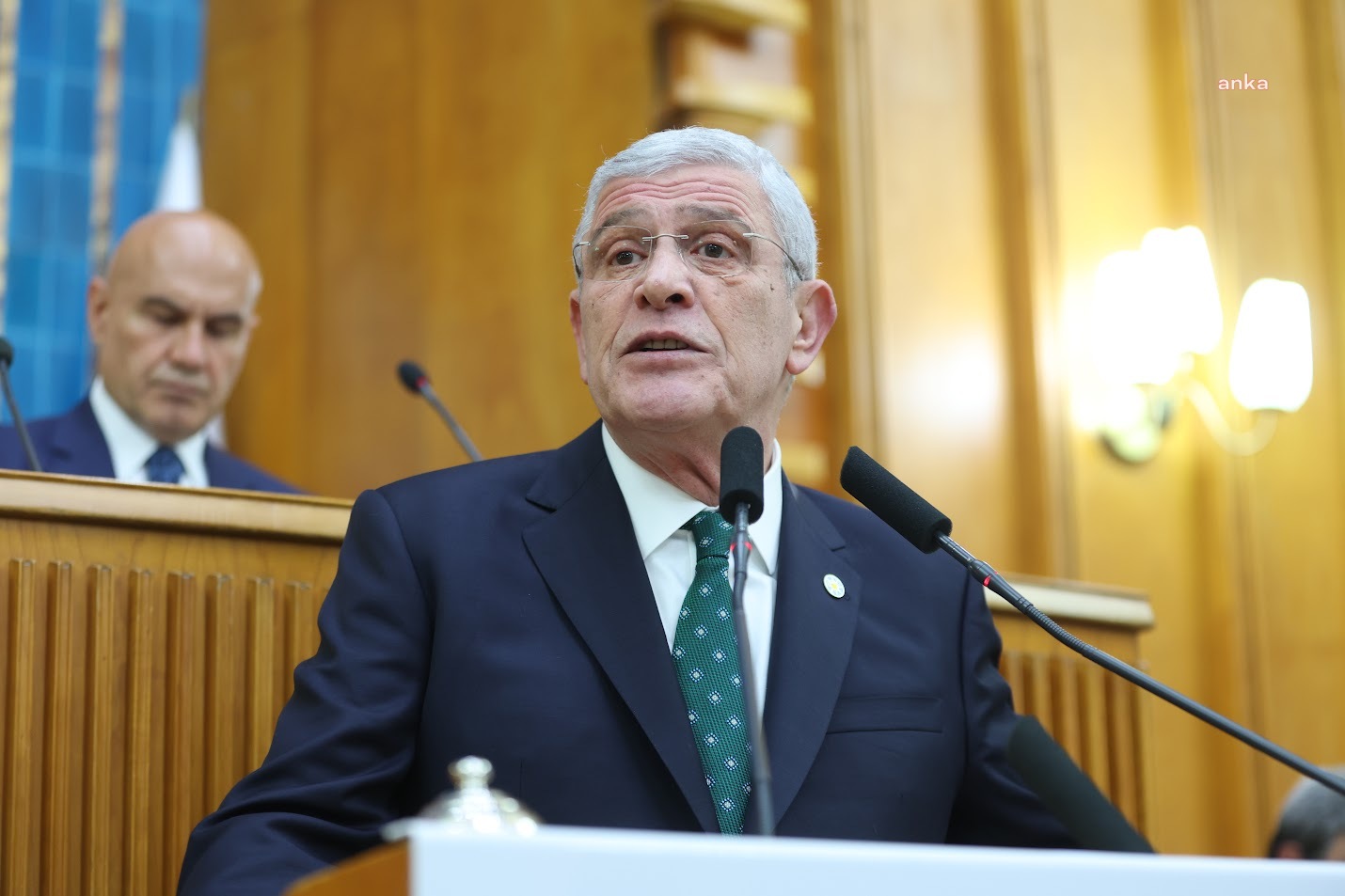 Müsavat Dervişoğlu grup toplantısında konuşuyor