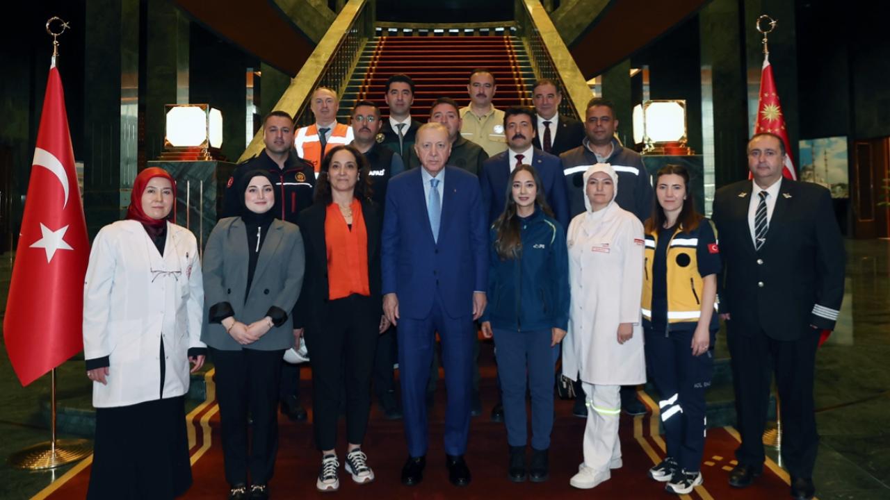 Cumhurbaşkanı Erdoğan, 1 Mayıs Emek ve Dayanışma Günü dolayısıyla işçi, memur ve işveren temsilcilerini Cumhurbaşkanlığı Külliyesi'nde kabul etti
