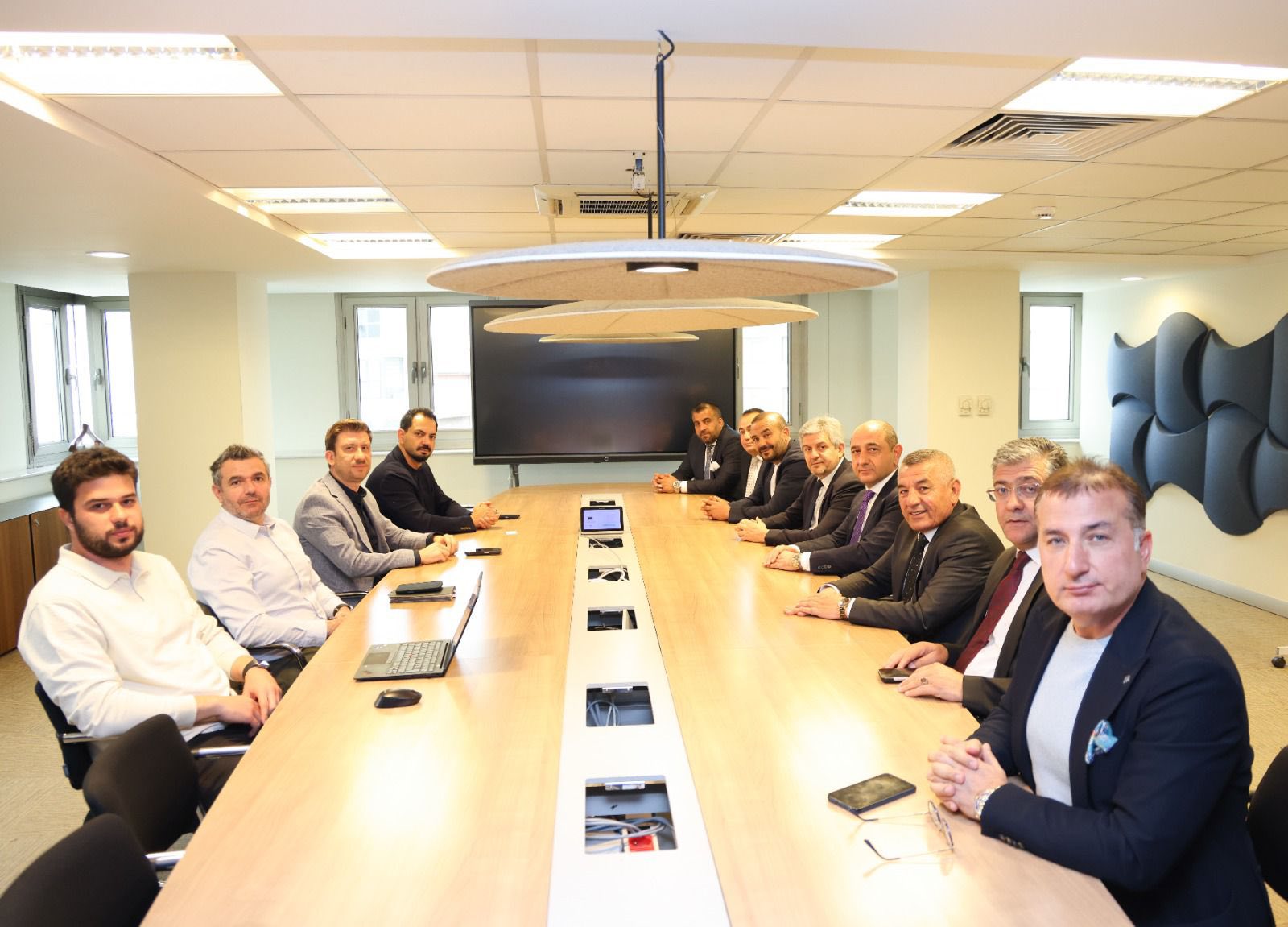 Ankara Ticaret Odası 35 No’lu İkamet Amaçlı İnşaat Müteahhitliği Meslek Komitesi olarak, son dönemde yaşanan Başkent Doğalgaz ve Enerjisa çekim hatalarına ilişkin meslektaşlarımızın karşı karşıya kaldığı sorunları yakından takip ediyoruz.