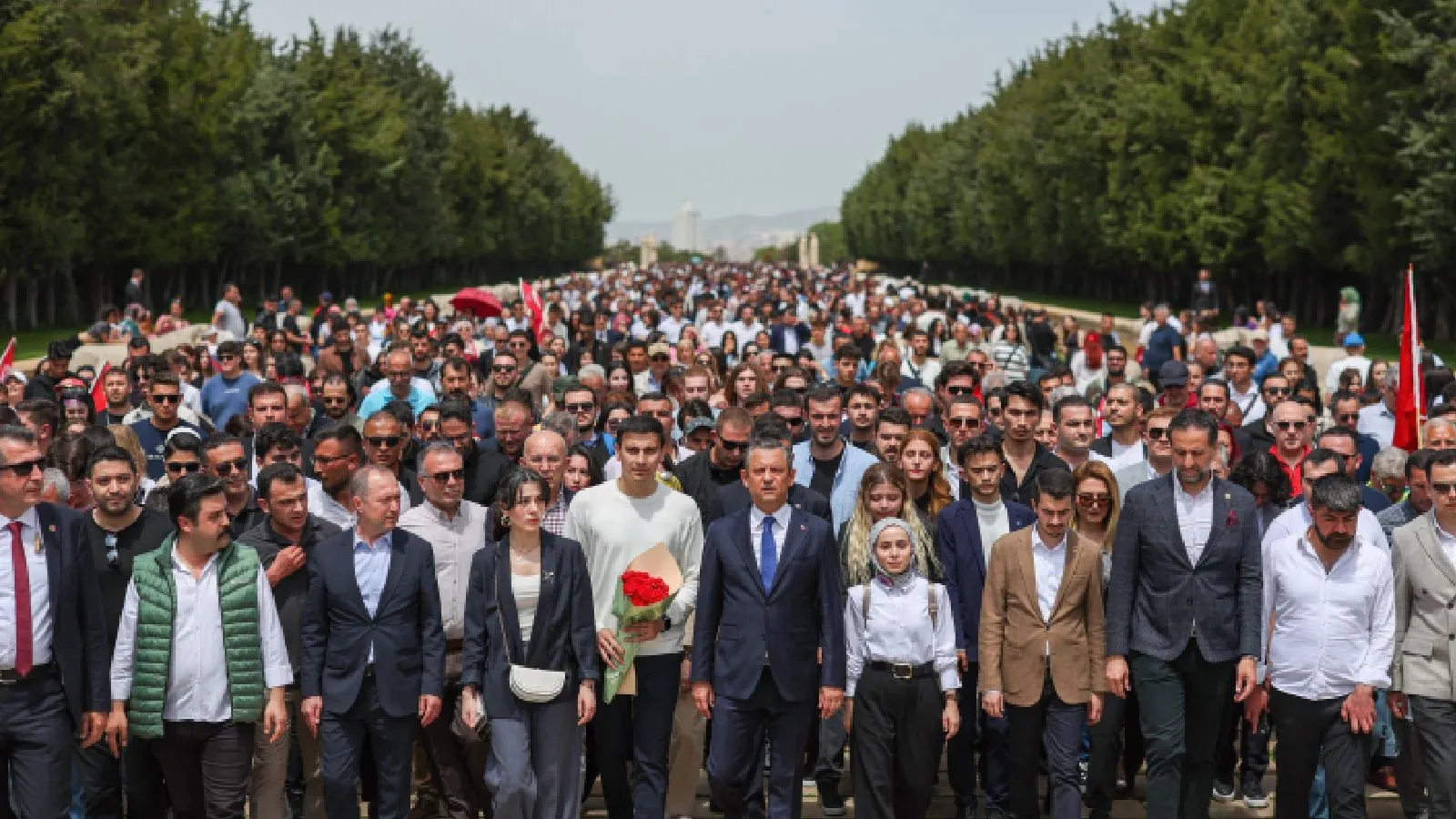 CHP Genel Başkanı Özgür Özel, gençlerle birlikte Kızılay'dan Anıtkabir’e yürüyecek