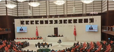 TBMM'de "Mutlak Butlan" tartışması  CHP grubu, AK PARTİ'yi sıralara vurarak protesto etti