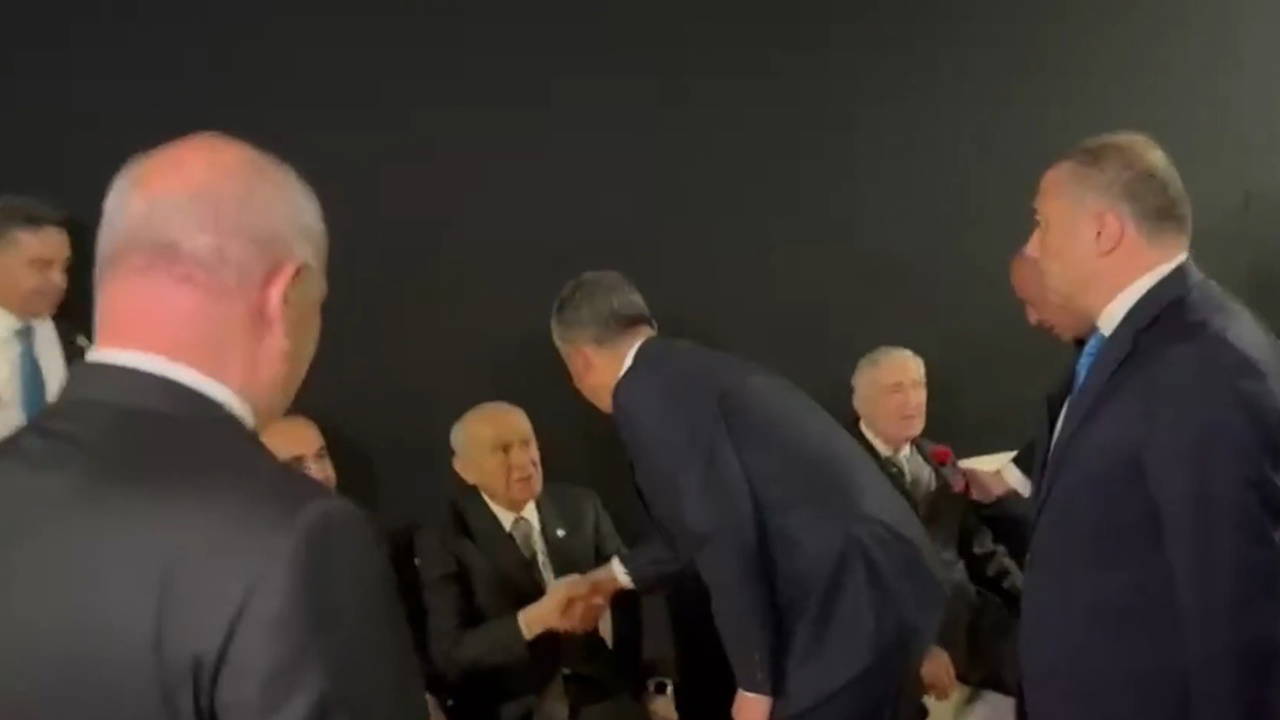 Devlet Bahçeli ve Özgür Özel, Koç Holding'in 100. yıl töreninde bir araya geldi.