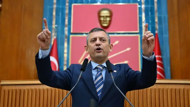 Özgür Özel Grup Toplantısında Konuşuyor: Birinci Parti Olduğumuzdan Beri Saldırı Altındayız
