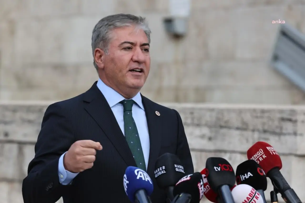 CHP'de Grup Toplantısı Krizi: Özgür Özel'in Kararı Belli Oldu