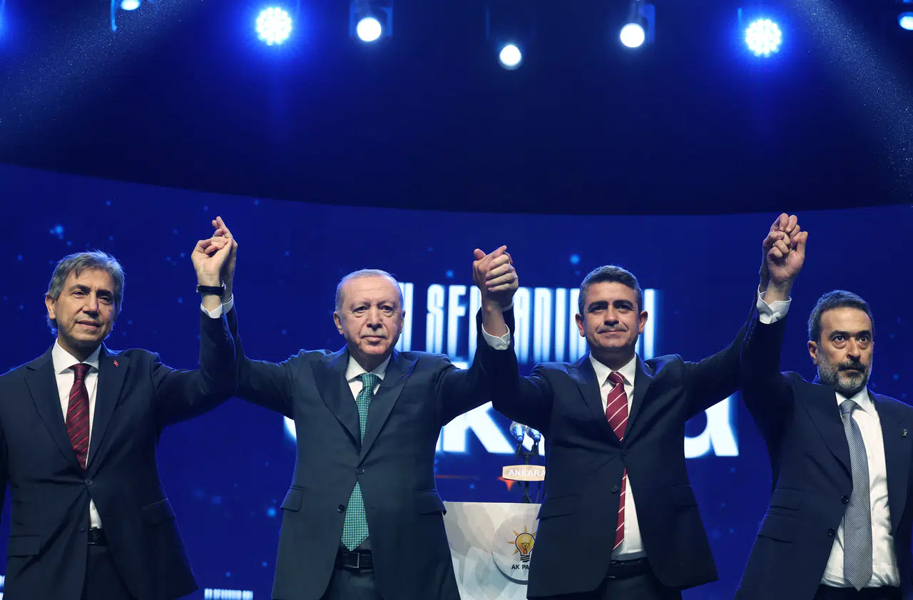 CHP'den istifa eden Haymana Belediye Başkanı Levent Koç AK Parti'ye geçti! Rozetini Cumhurbaşkanı Erdoğan taktı