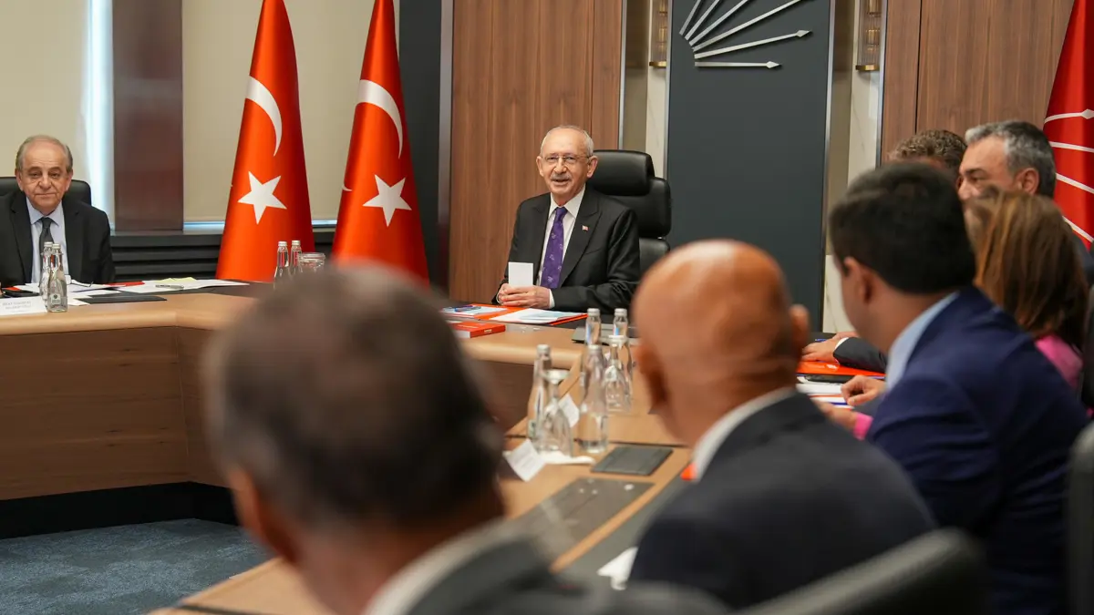 CHP'de Antalya ve Kayseri İl Başkanları görevden alındı.