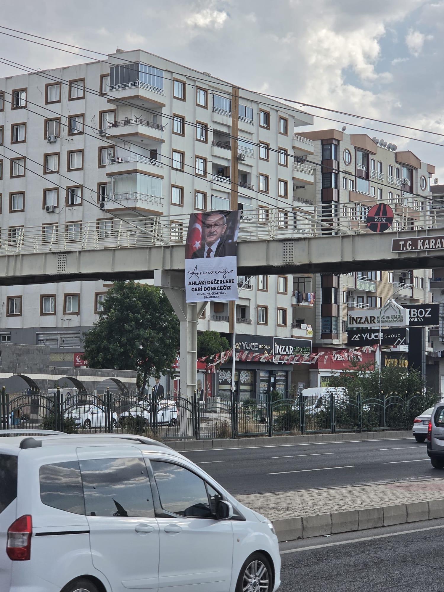 KILIÇDAROĞLU PANKARTLARI DİYARBAKIR’DA DİKKAT ÇEKTİ