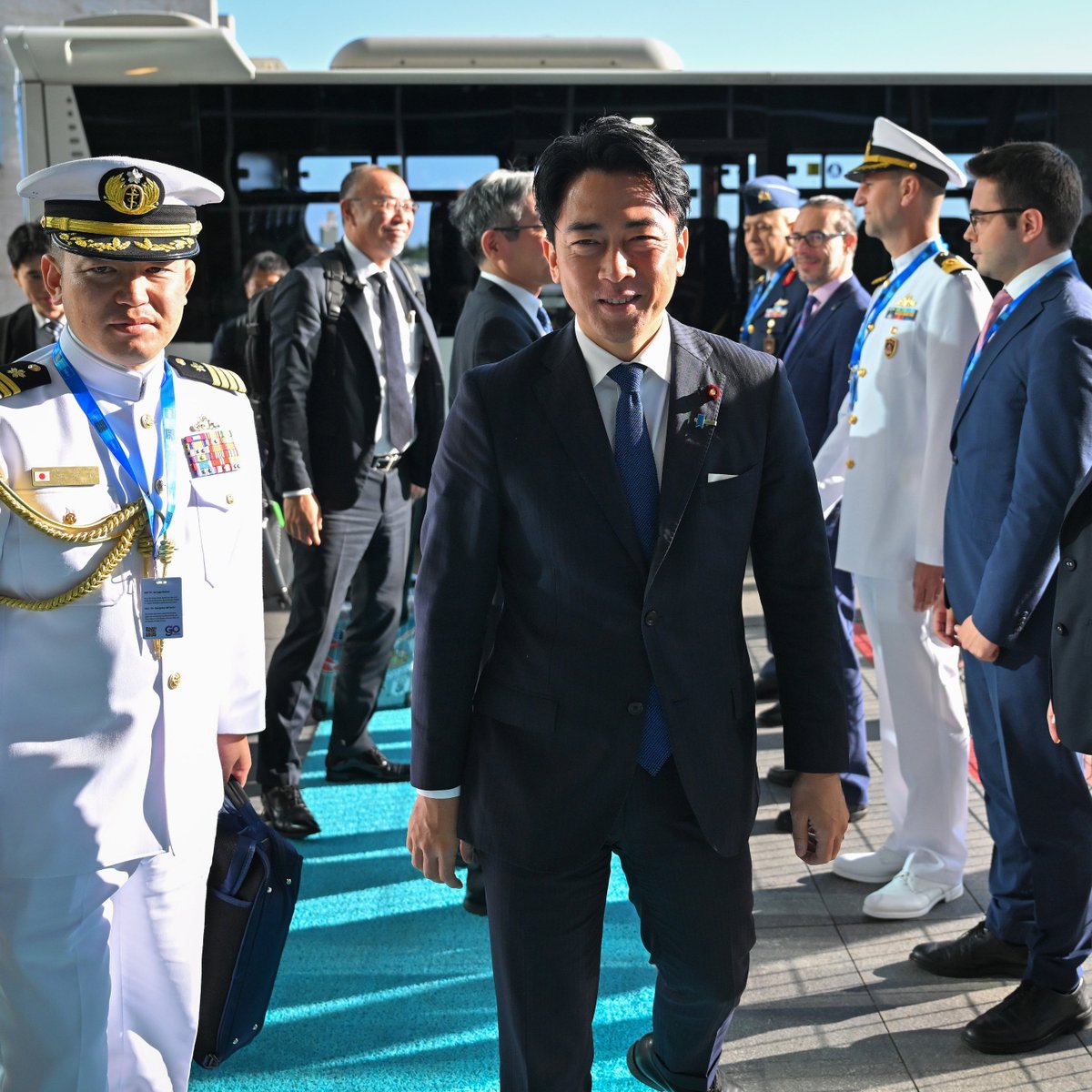 JAPONYA SAVUNMA BAKANI KOİZUMİ: "ANKARA'DA YOL KENARLARI BİLE NATO RENGİYLE KAPLI"