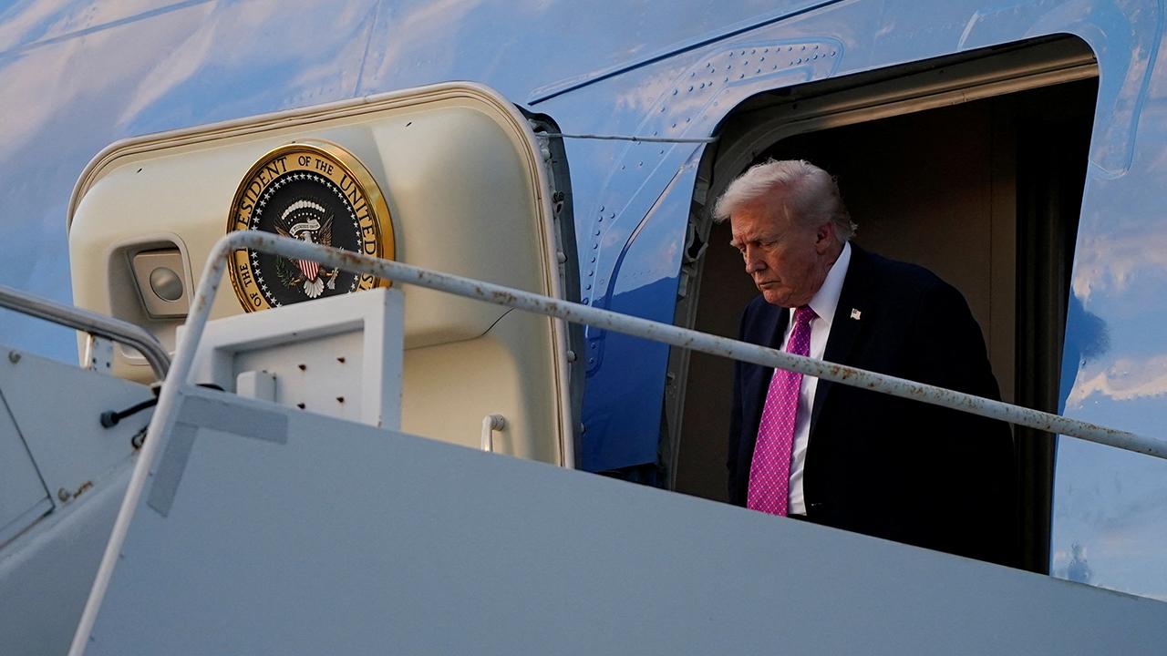 TRUMP'I TAŞIYAN UÇAK ANKARA'YA İNDİ