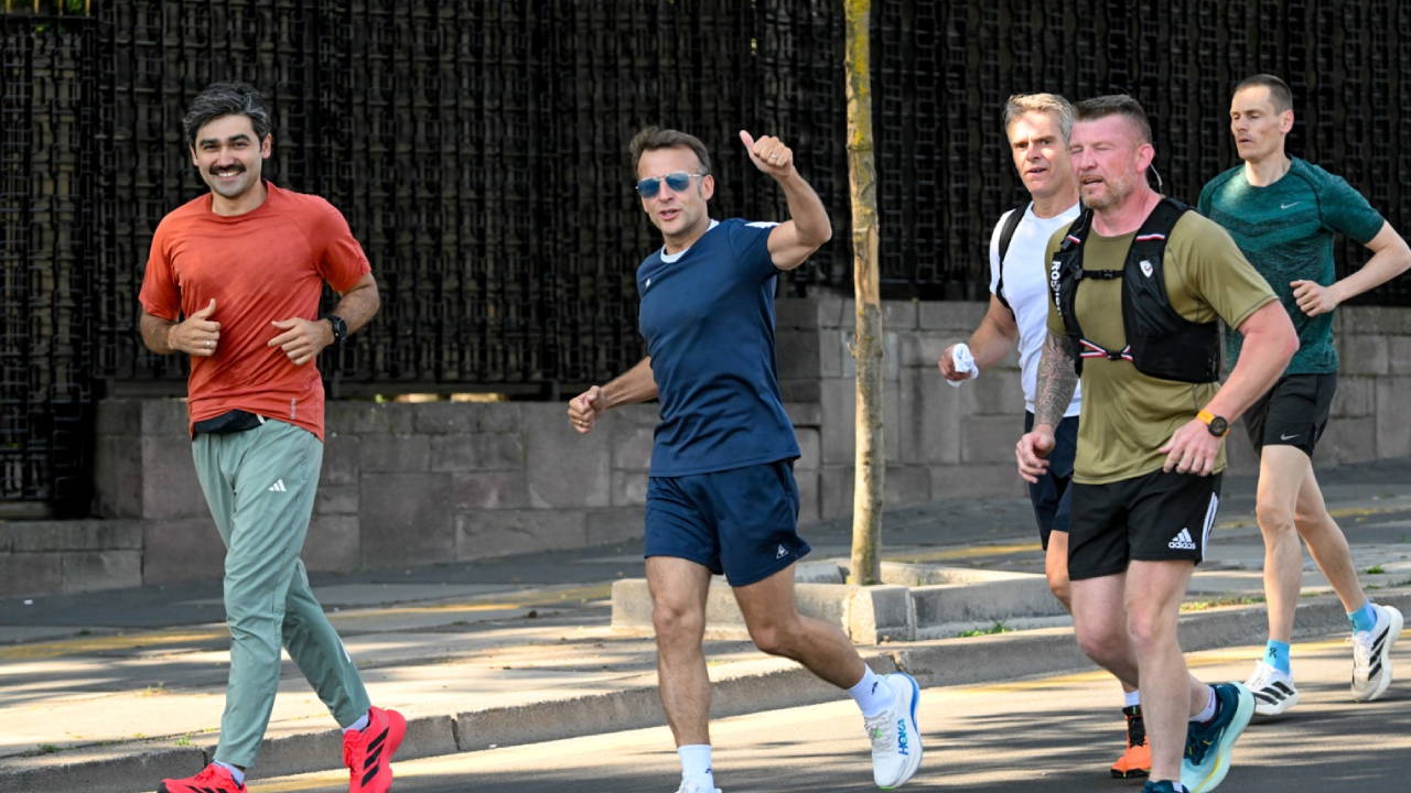 MACRON, ANKARA'DA SEĞMENLER PARKI'NDA SABAH KOŞUSU YAPTI