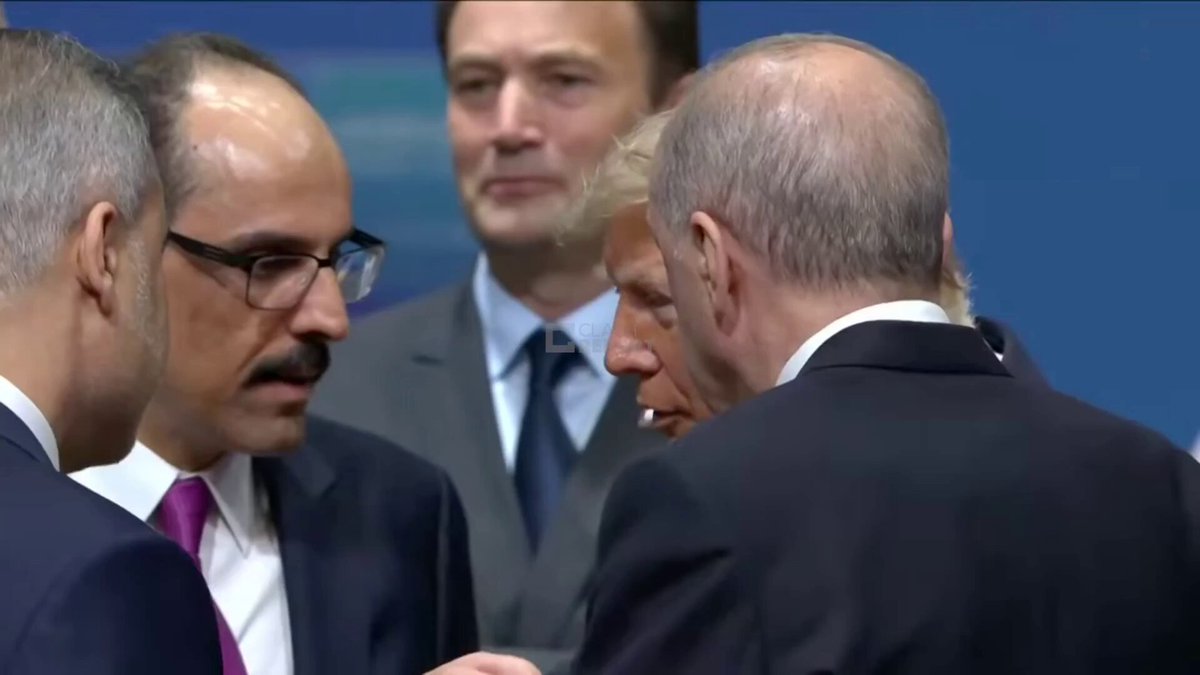 Donald Trump, Cumhurbaşkanı Erdoğan, Hakan Fidan ve MİT Başkanı İbrahim Kalın, Zirve başlamadan hemen önce sohbet etti;