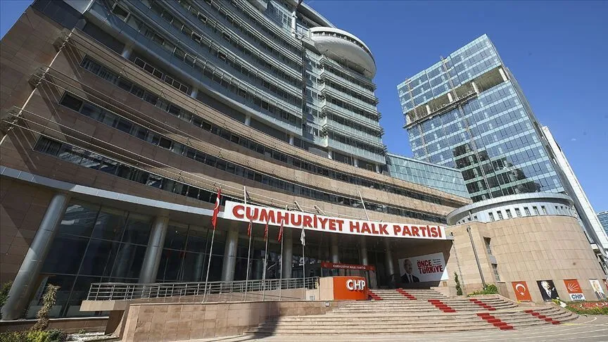 CHP İSTANBUL İL BAŞKANLIĞI BİNASINDA TAHLİYE İŞLEMİ BAŞLATILDI