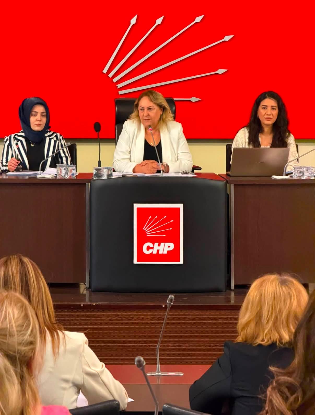 CHP KADIN KOLLARI MYK TOPLANTISINDA YENİ DÖNEM ÇALIŞMALARI GÖRÜŞÜLDÜ