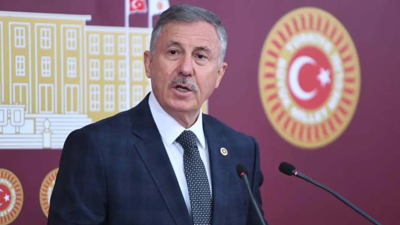 Selçuk Özdağ: Staj ve Çıraklık Mağduriyetlerine İlişkin Kanun Teklifi TBMM'ye Sunuldu