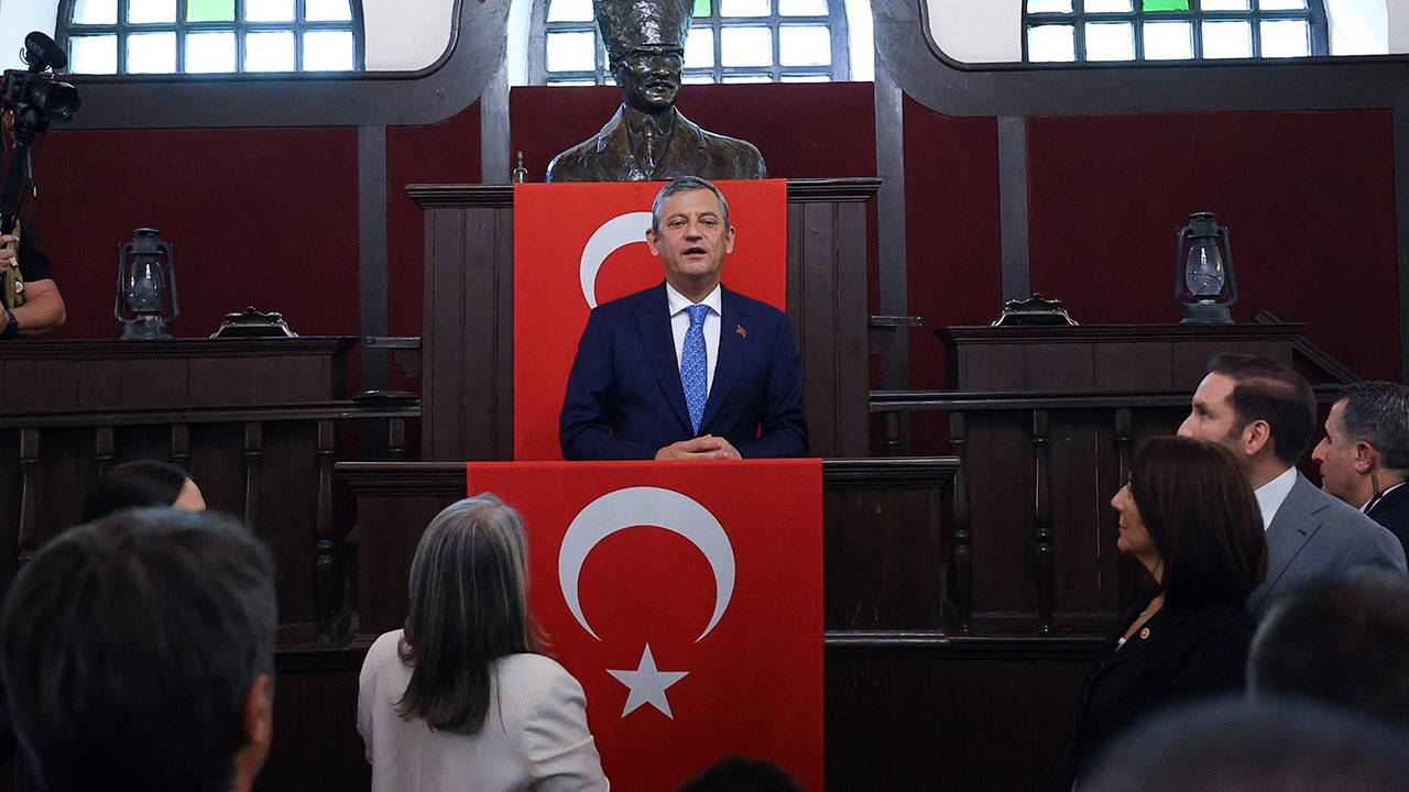 YENİ Parti ilk toplantısını yaptı: Özgür Özel oy birliği ile genel başkan seçildi!