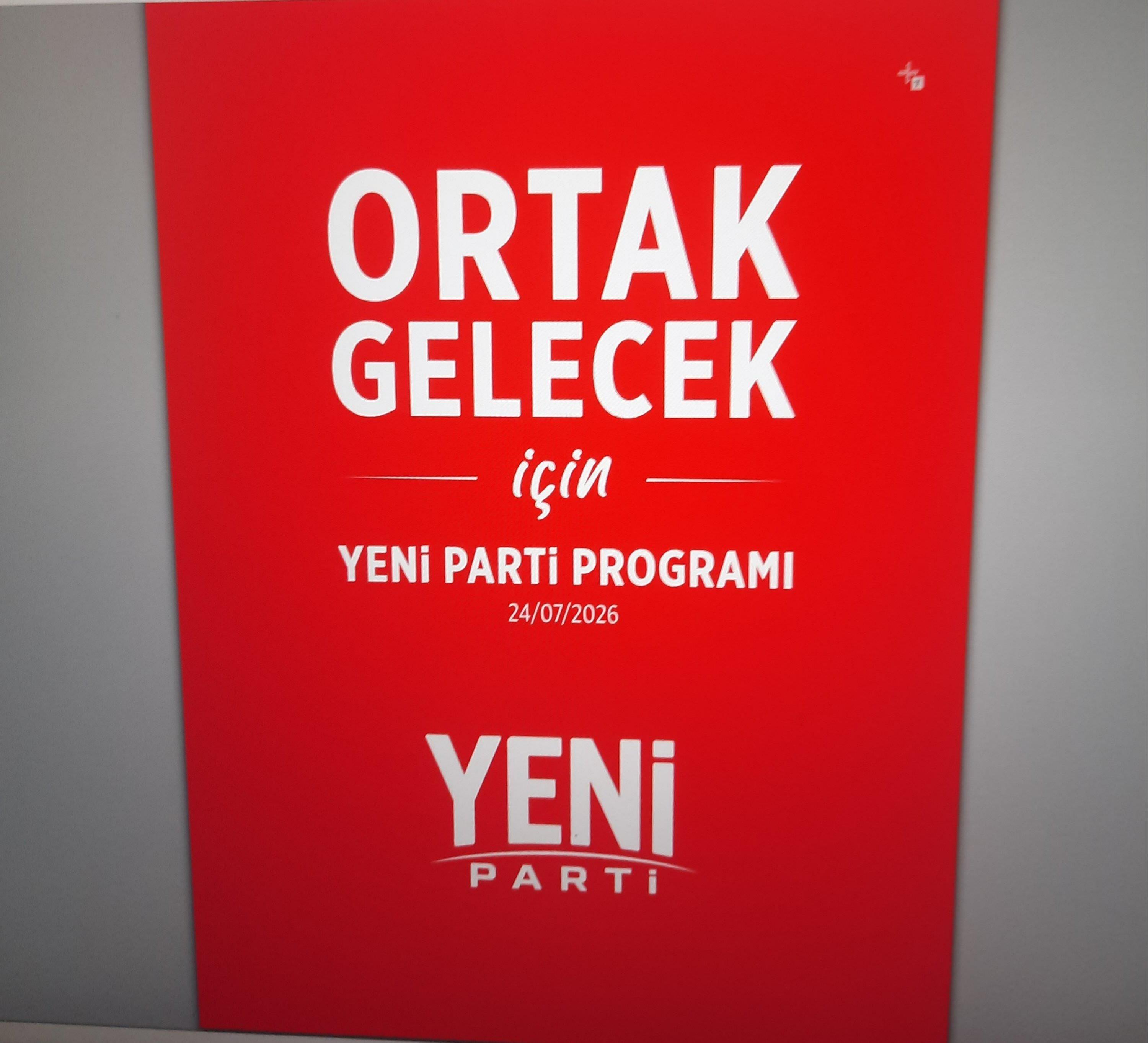 Özgür Özel ve Ayrılan Gruba Yönelik Eleştiriler Gündemde: "Yeni Parti Felsefesi Tartışılıyor"