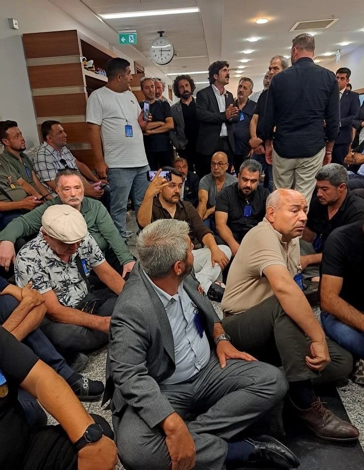 İYİ Parti'nin Davet Ettiği Gaziler TBMM'ye Girişte Engellendi: