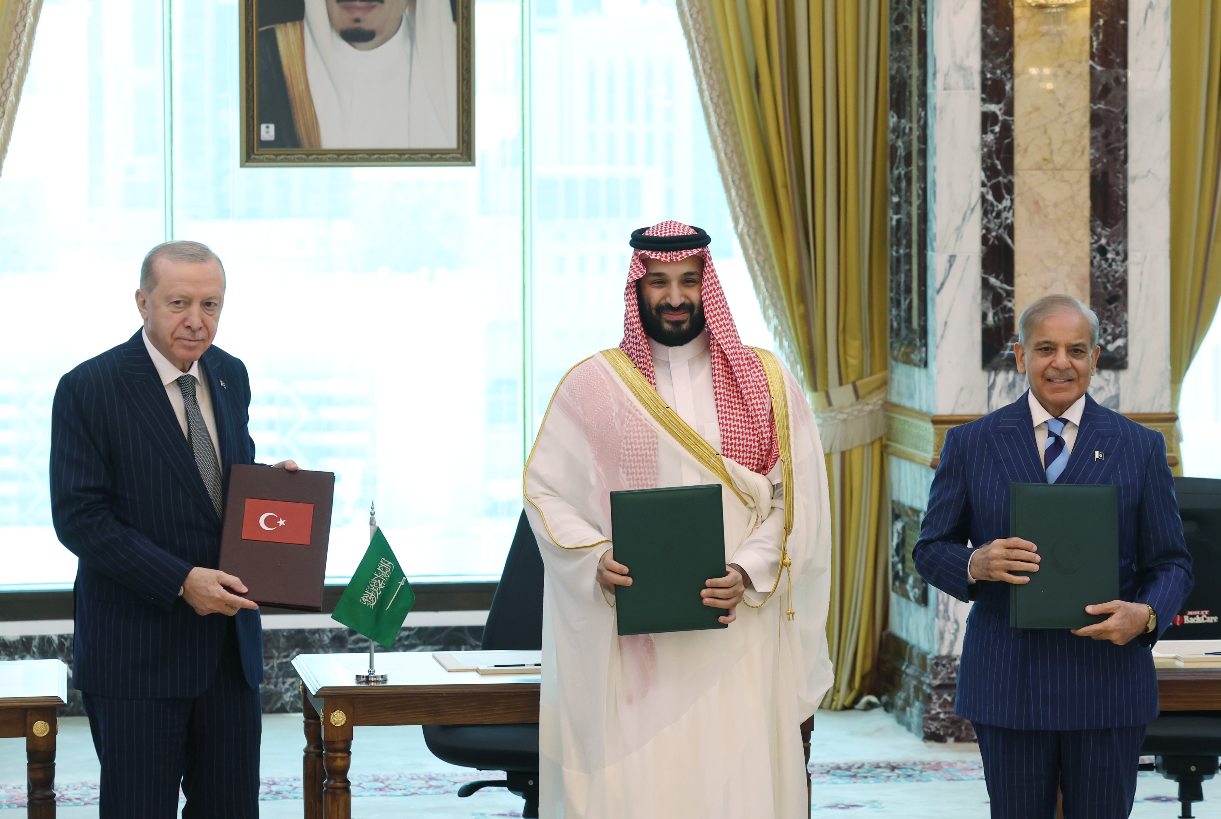 TÜRKİYE, SUUDİ ARABİSTAN VE PAKİSTAN'DAN TARİHİ SAVUNMA ADIMI: MEKKE ORTAK SAVUNMA ANLAŞMASI İMZALANDI