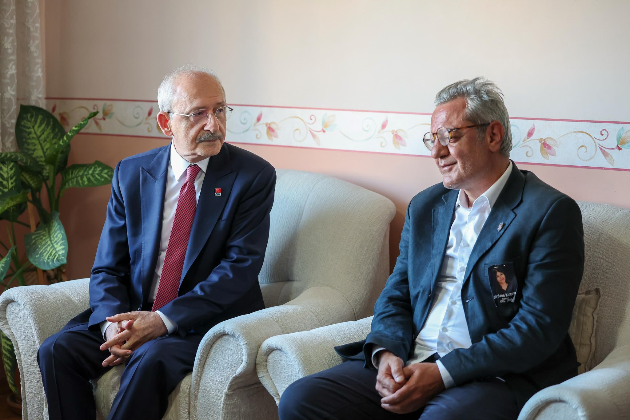 CHP GENEL BAŞKANI KEMAL KILIÇDAROĞLU’NDAN, DÜRDANE KIRÇUVAL’IN AİLESİNE TAZİYE ZİYARETİ