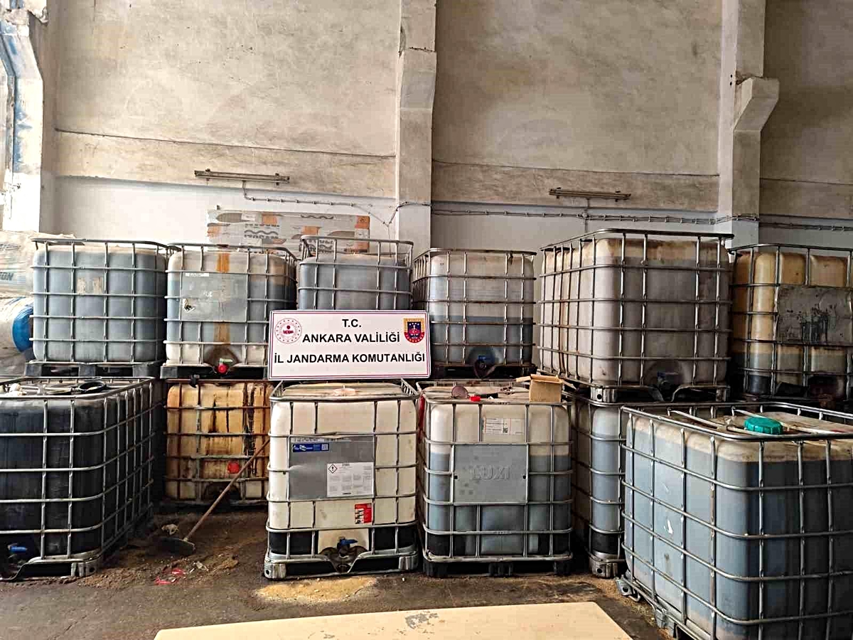 Ankara'da kaçak akaryakıt basılan depoda 8 bin litre yağ çıktı