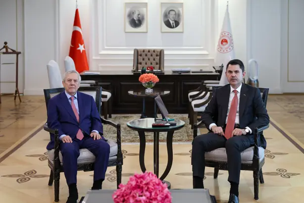Bakan Kurum, Aziz Yıldırım'ı makamında kabul etti