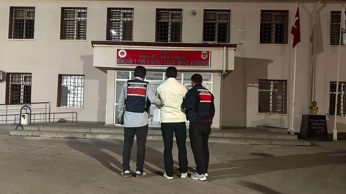 Ankara'da 6 yıl 3 ay hapis cezası ile aranan FETÖ firari yakalandı