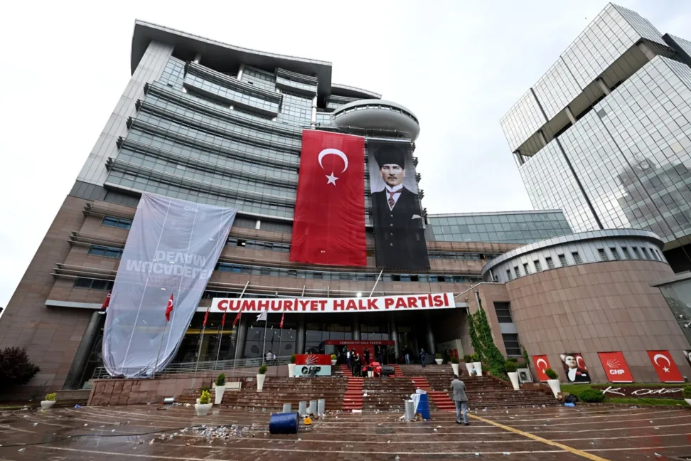 CHP'de Üç İlçe Belediye Başkanı Partiden İhraç Edildi