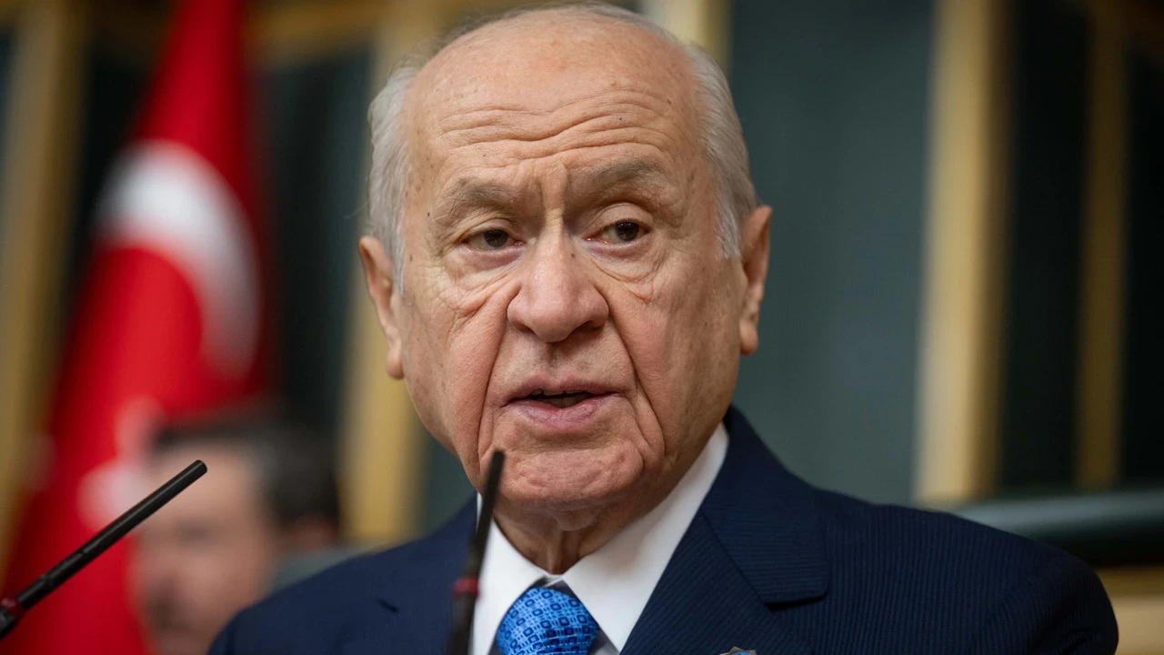Bahçeli’den Dervişoğlu ile tokalaşmasına ilişkin dikkat çeken yanıt: “Öyle düşünelim”