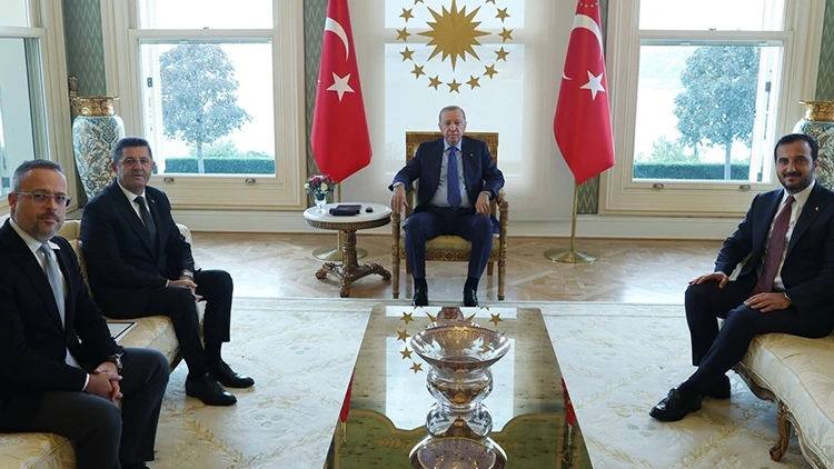 Erdoğan 3 belediye başkanını köşkte kabul etti