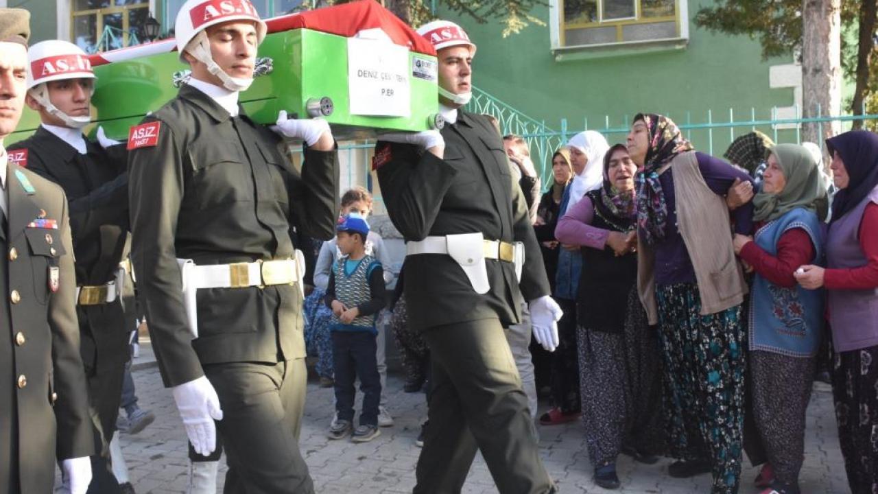 Askerden müsaadeli olarak geldi, babasını hastaneye götürürken kazada can verdi