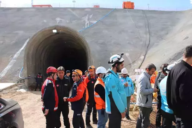 Kayseri’de hızlı tren inşaatında göçük: “1 işçi hayatını kaybederken 1 işçi de yaralandı.”