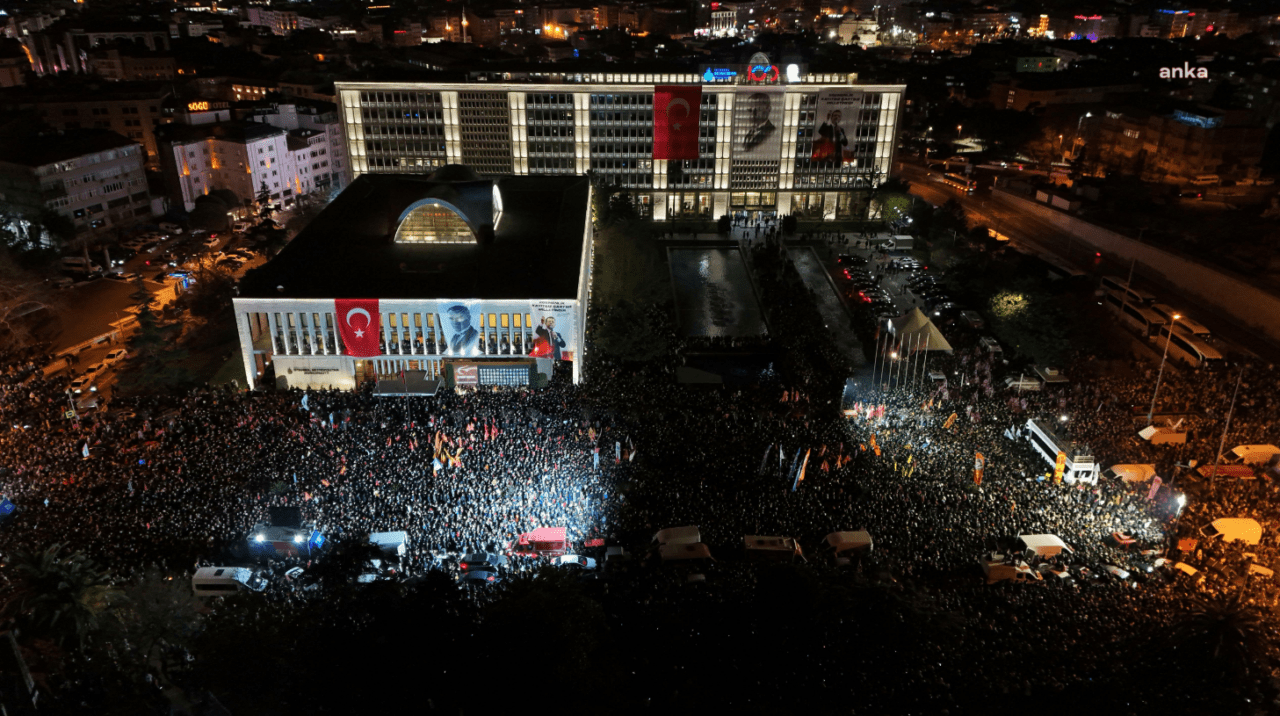 İBB: Tüm çevreleri izansız, ahlaktan yoksun, siyasi amaç taşıyan mesnetsiz iddialardan uzak durmaya davet ediyoruz