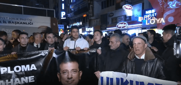 İmamoğlu’nun gözaltına alınması Ankara’da protesto edildi… CHP’li Emir: ”Koskoca Türkiye Cumhuriyeti bir tek adamın avcunun içine sığmayacak kadar büyüktür”